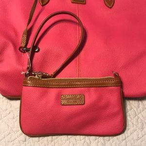 Dooney & Bourke Bags - Brand New Dooney & Bourke Large Purse & Wristlet Dooney & Bourke Bags - Brand New Dooney & Bourke Large Purse & Wristlet